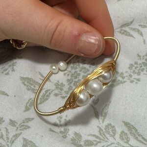 Handmade Elegant Gold and real Pearl Women's Bracelet
